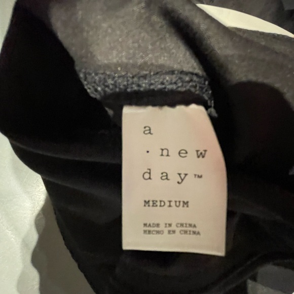 A New Day Women’s High Waisted Everyday Active 7/8 Leggings Black Medium NWT - Picture 7 of 7